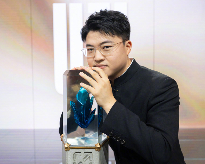 开云- uzi回归消息