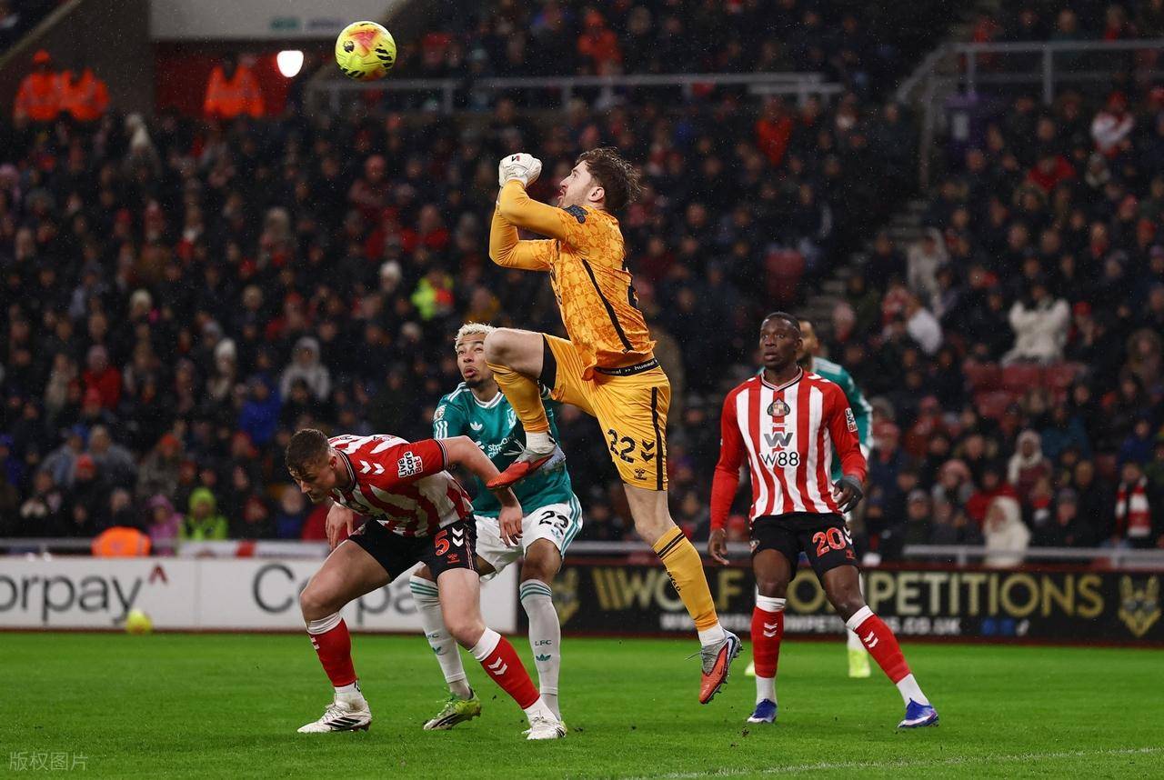 开云-阿扎伦卡在利物浦比赛中绝杀，回归赛场引发热议！的简单介绍